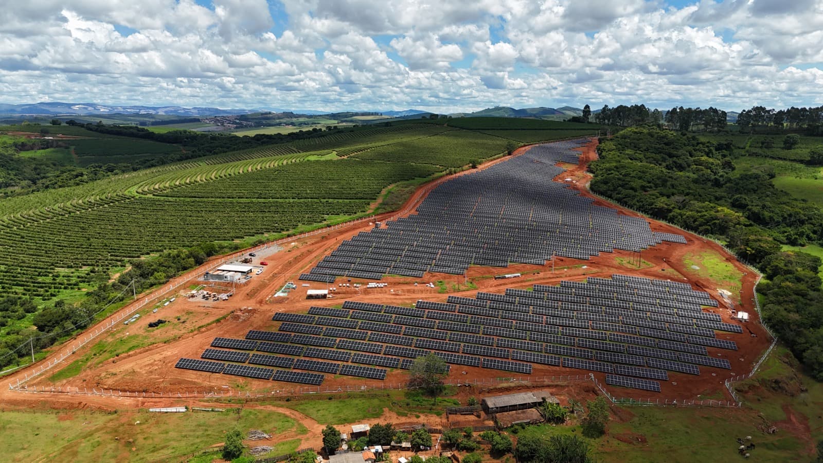 UFV Abade — fazenda solar integrada à plantação de café